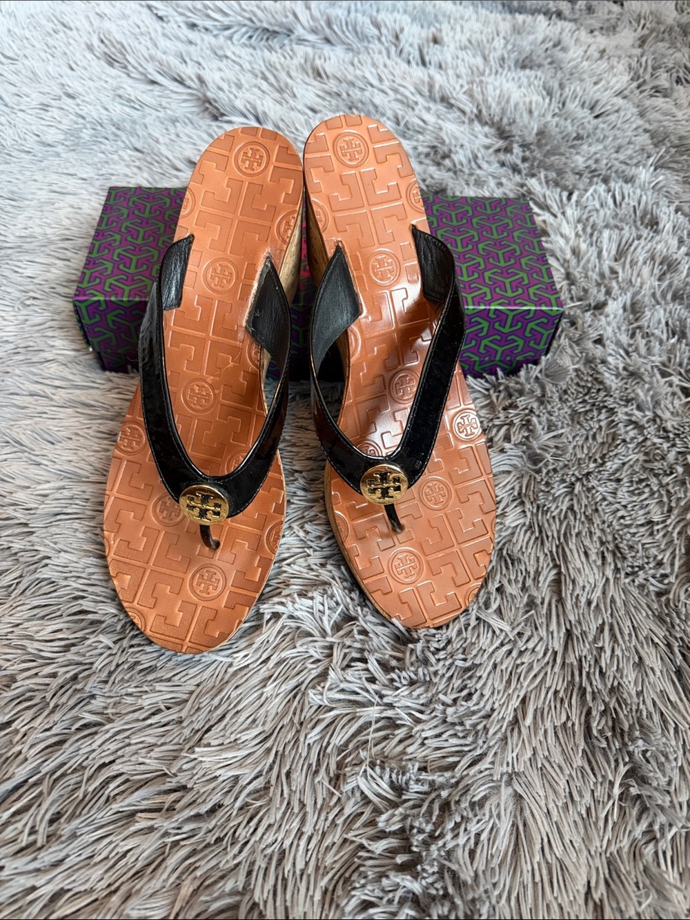 Tory Burch Black Patent Leather Logo Thong Sandals with Tan Footbed